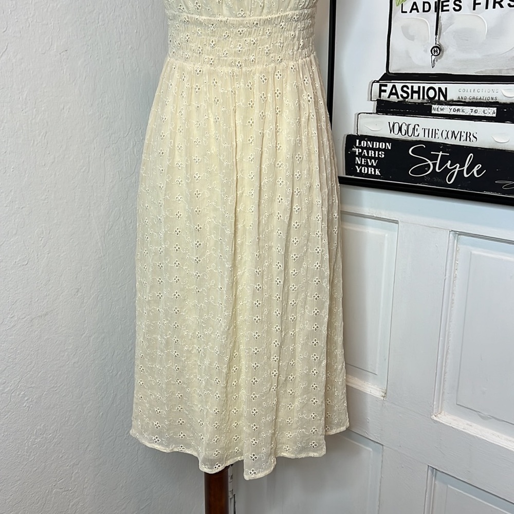 DVF Cream Strapless. Knee Length Eyelet Dress Size 8 - Picture 5 of 7